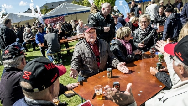 – Det er vi rigtigt kede af: Ramponerede græsplæner i Kongens Have skubber kampdagen til parkeringsplads